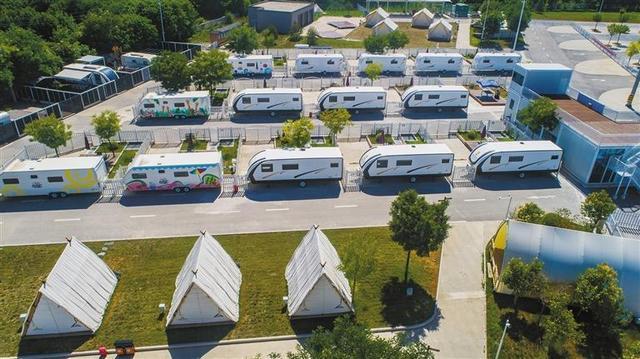 六月十四日航拍 連霍高速高橋服務(wù)區(qū)西安金蝸牛房車露營地服務(wù)體驗(yàn)